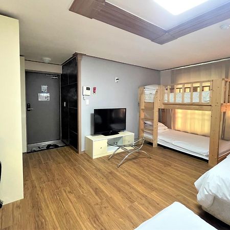 Hy Choi Hostel Seogwipo Dış mekan fotoğraf
