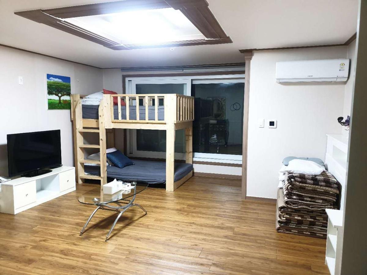 Hy Choi Hostel Seogwipo Dış mekan fotoğraf