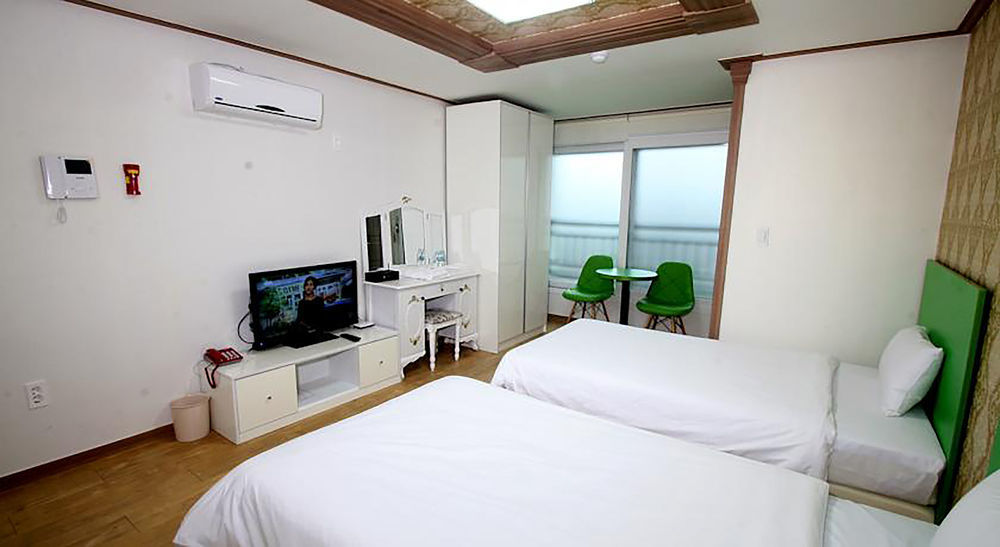 Hy Choi Hostel Seogwipo Dış mekan fotoğraf
