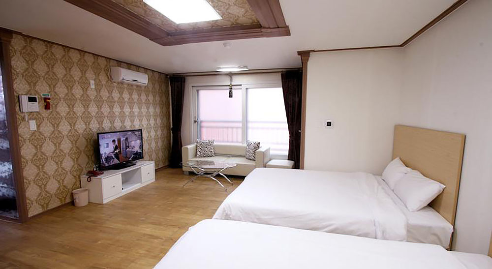 Hy Choi Hostel Seogwipo Dış mekan fotoğraf